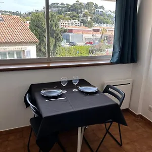 https://studio-cassis-13260.fr-provencehotel.com